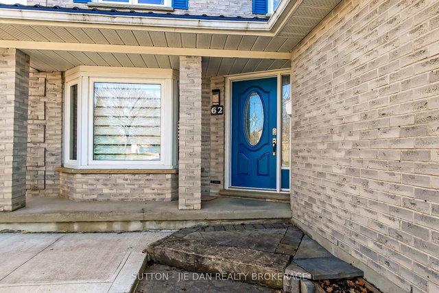 62 BARRYDALE Crescent