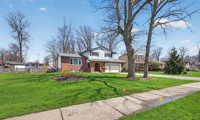 698 Daytona Dr, Fort Erie, L2A 4Z6 | Image 3