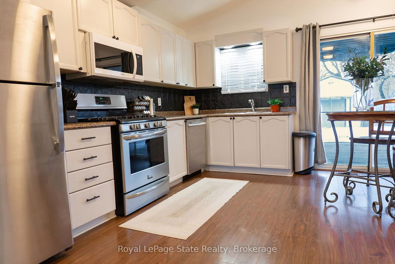 717 Knox Ave, Hamilton, L8H 6K7 | Image 2