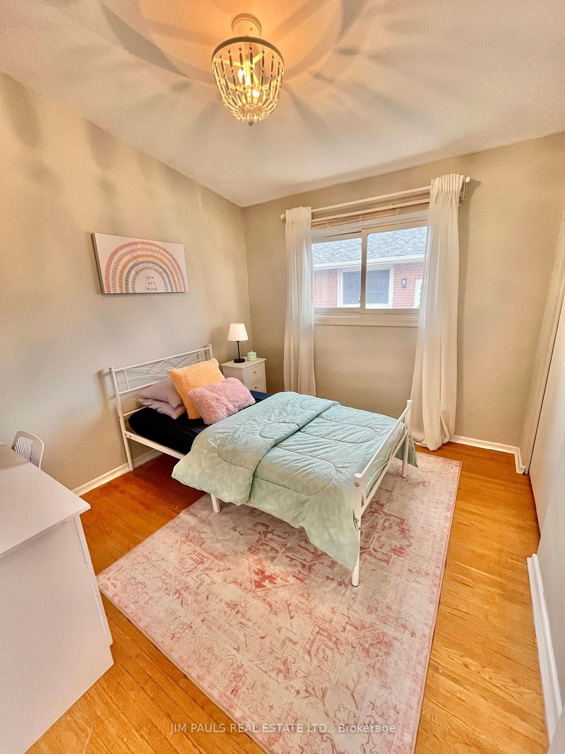 241 Thorner Dr, Hamilton, L8V 2M6 | Image 3