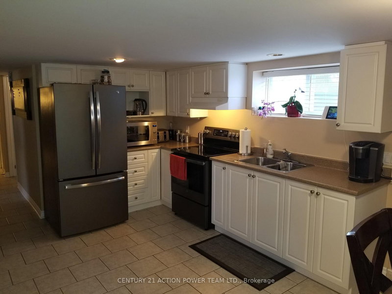 B - 1512 Blackheath St, Ottawa, K1E 1K7 | Image 2