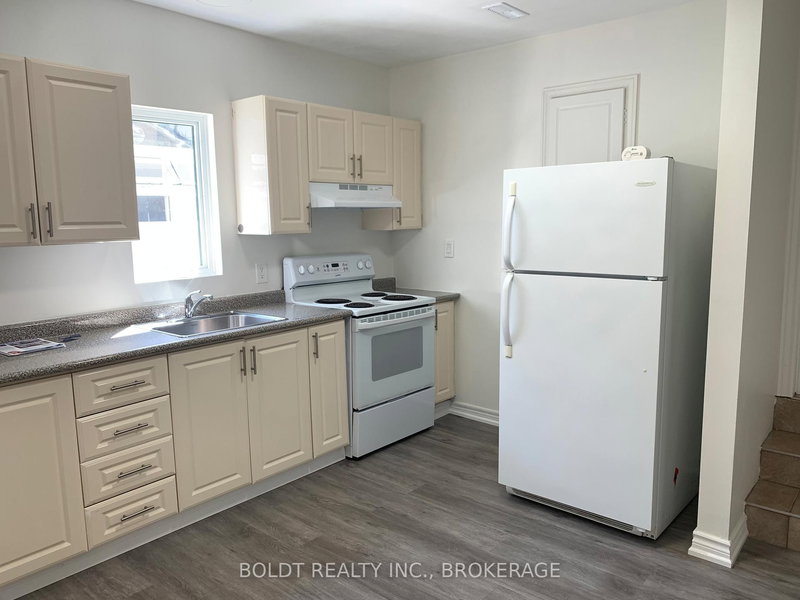 114 Lake St, St. Catharines, L2R 5X8 | Image 3