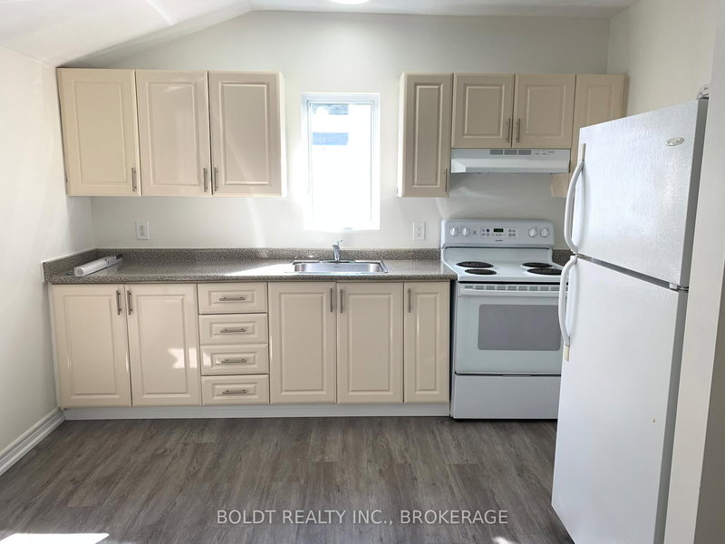 114 Lake St, St. Catharines, L2R 5X8 | Image 3