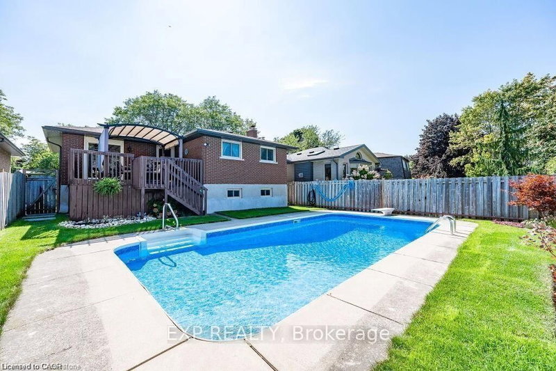 364 Roselawn Pl, Waterloo, N2L 5P1 | Image 3