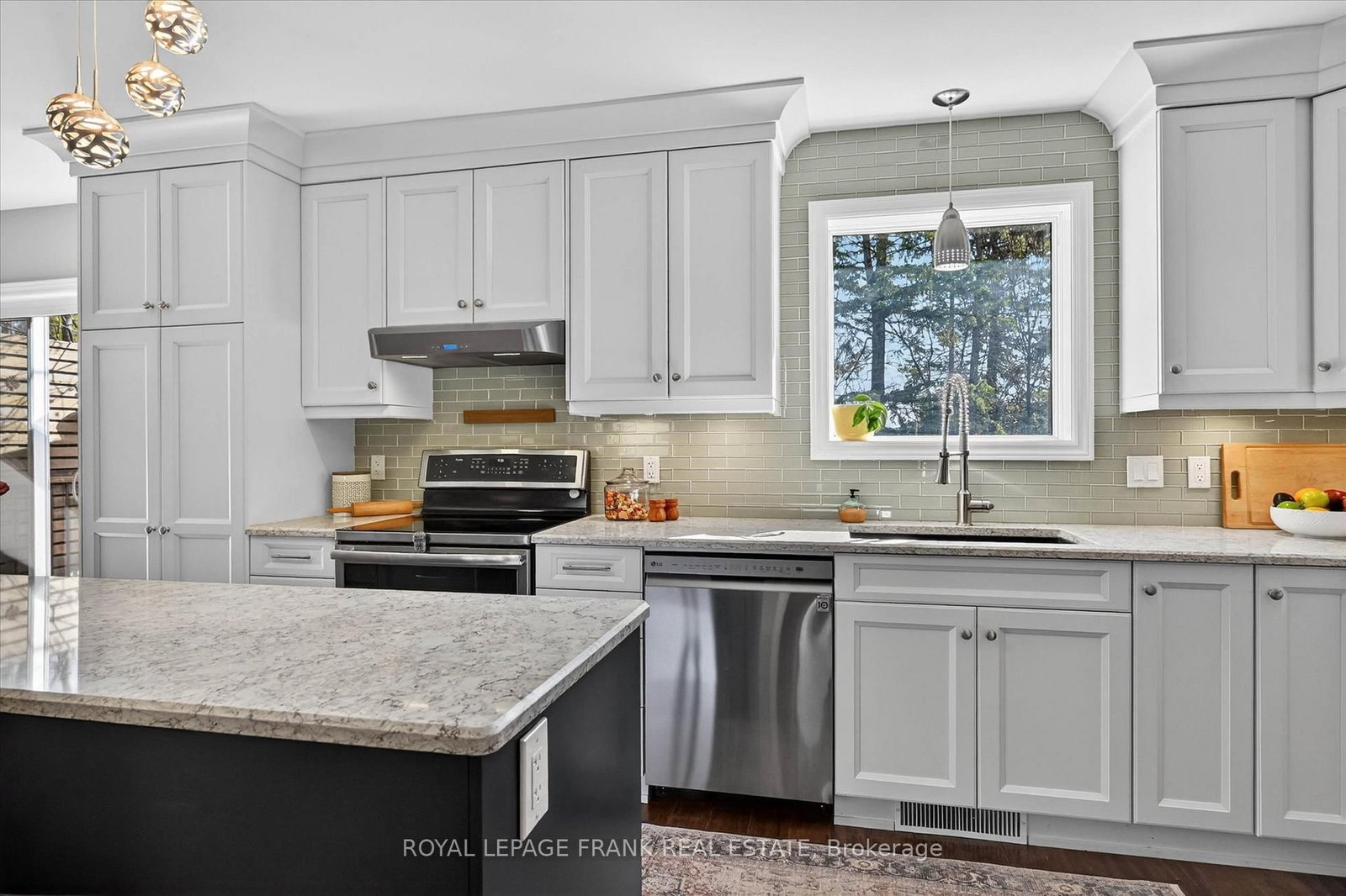 Detached House for sale at 452 Gordon Avenue, Peterborough, Ontario, K9J 6G5 - Town Ward 3 - MLS: X13019524