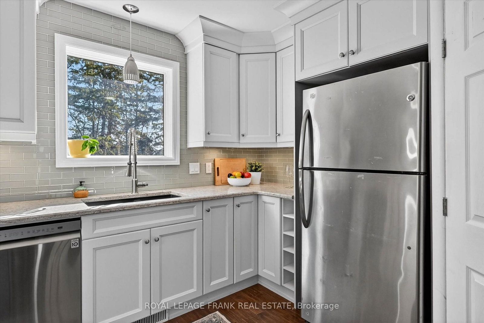 Detached House for sale at 452 Gordon Avenue, Peterborough, Ontario, K9J 6G5 - Town Ward 3 - MLS: X13019524