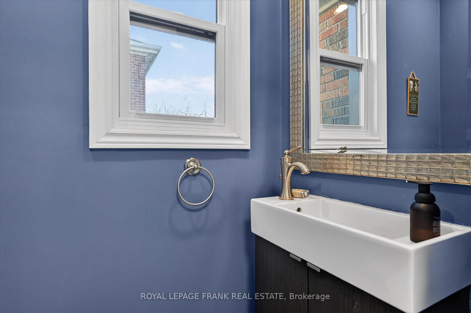 Detached House for sale at 452 Gordon Avenue, Peterborough, Ontario, K9J 6G5 - Town Ward 3 - MLS: X13019524