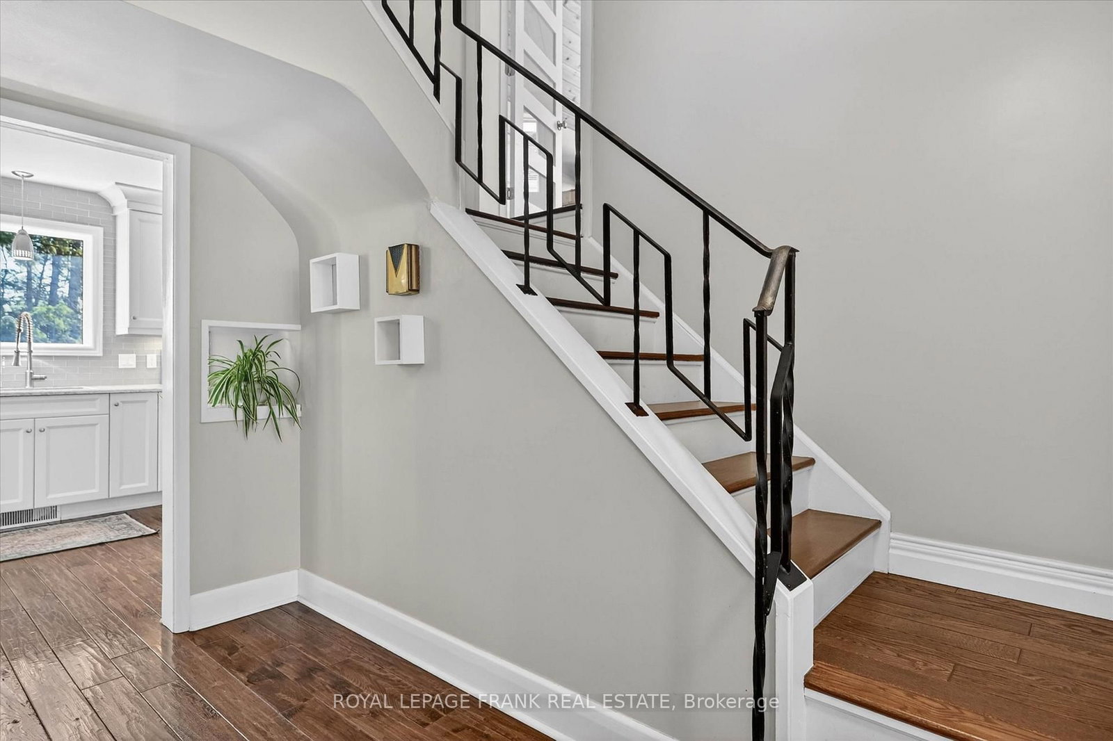 Detached House for sale at 452 Gordon Avenue, Peterborough, Ontario, K9J 6G5 - Town Ward 3 - MLS: X13019524