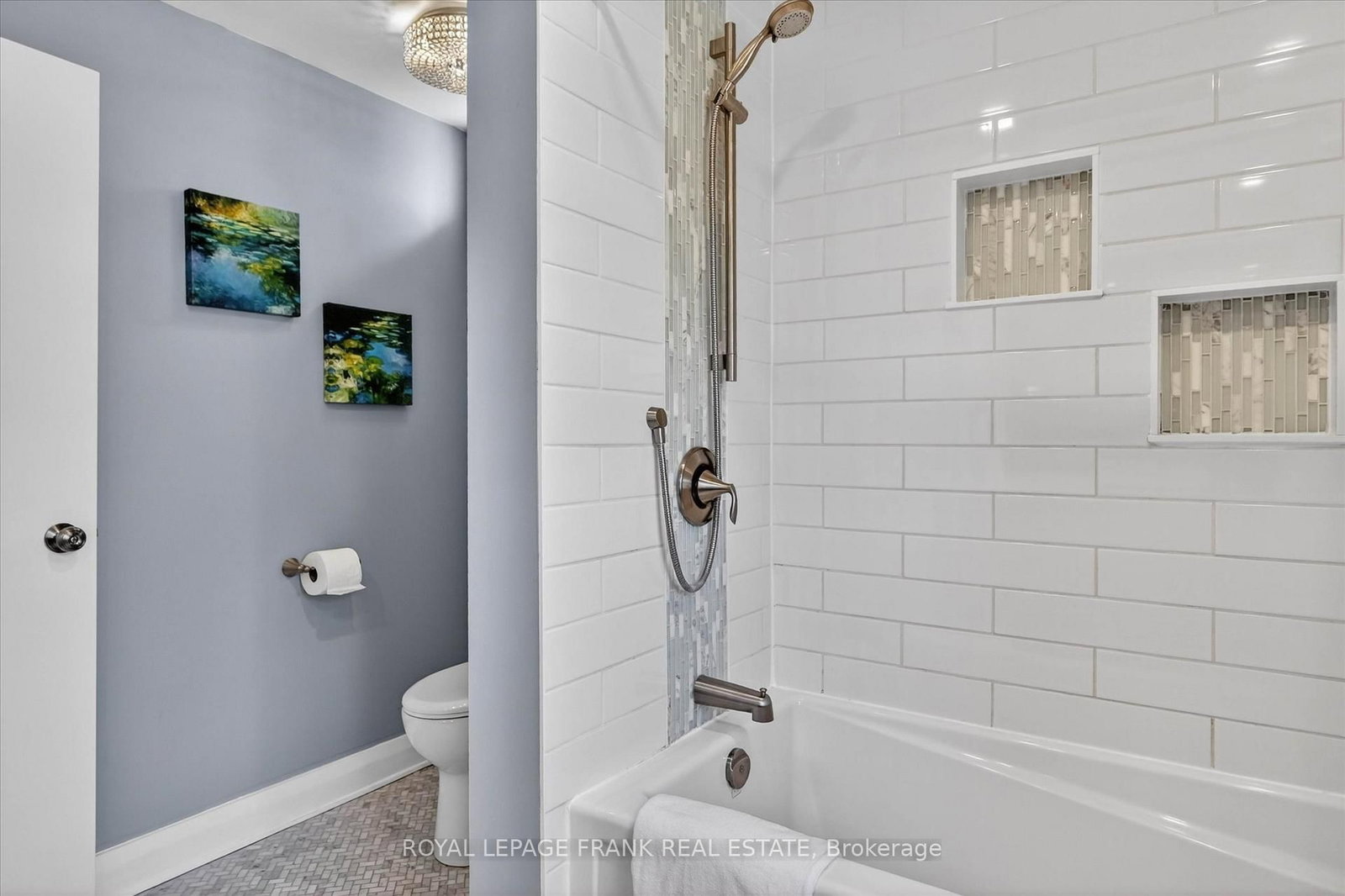 Detached House for sale at 452 Gordon Avenue, Peterborough, Ontario, K9J 6G5 - Town Ward 3 - MLS: X13019524