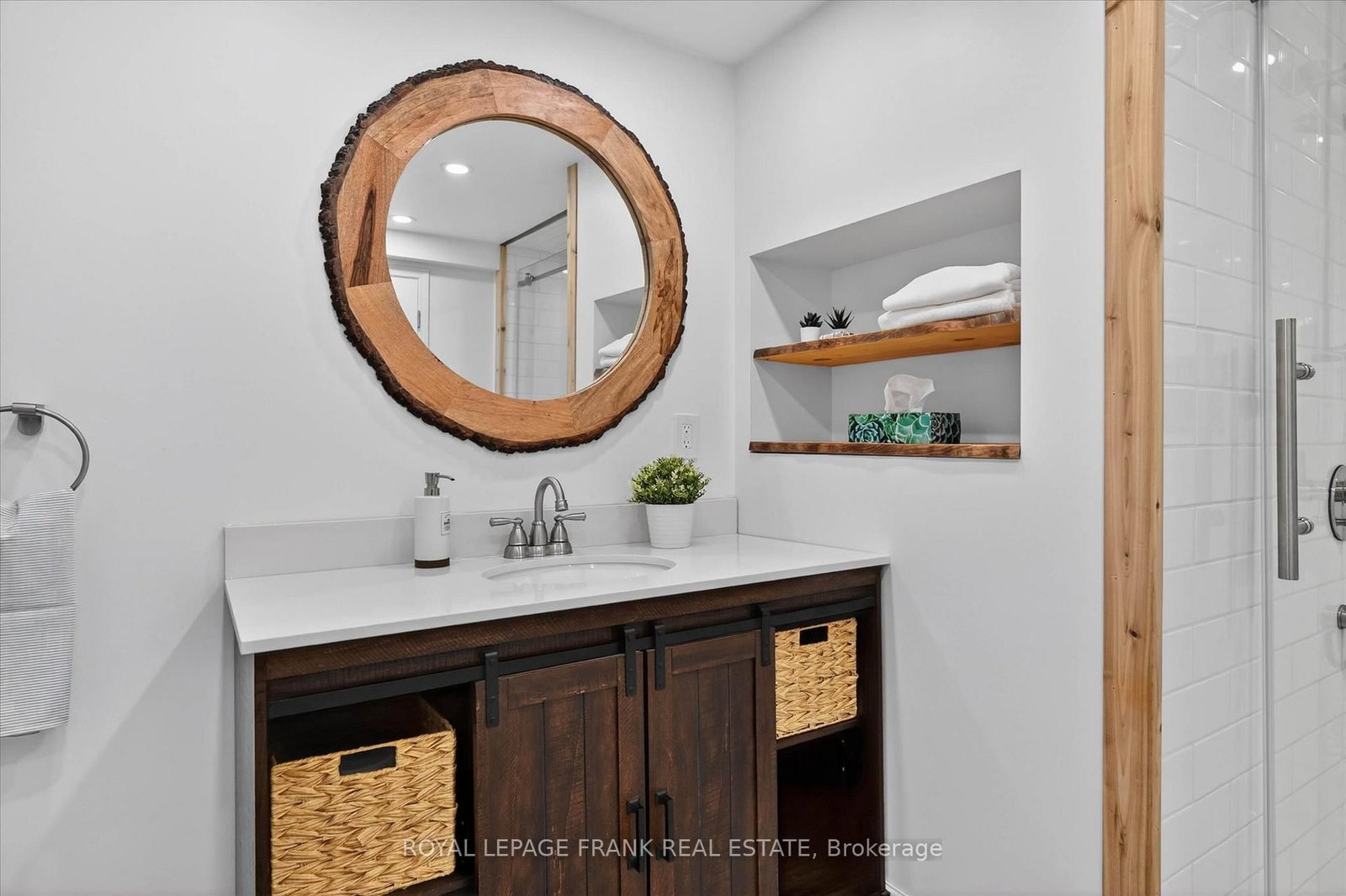 Detached House for sale at 452 Gordon Avenue, Peterborough, Ontario, K9J 6G5 - Town Ward 3 - MLS: X13019524