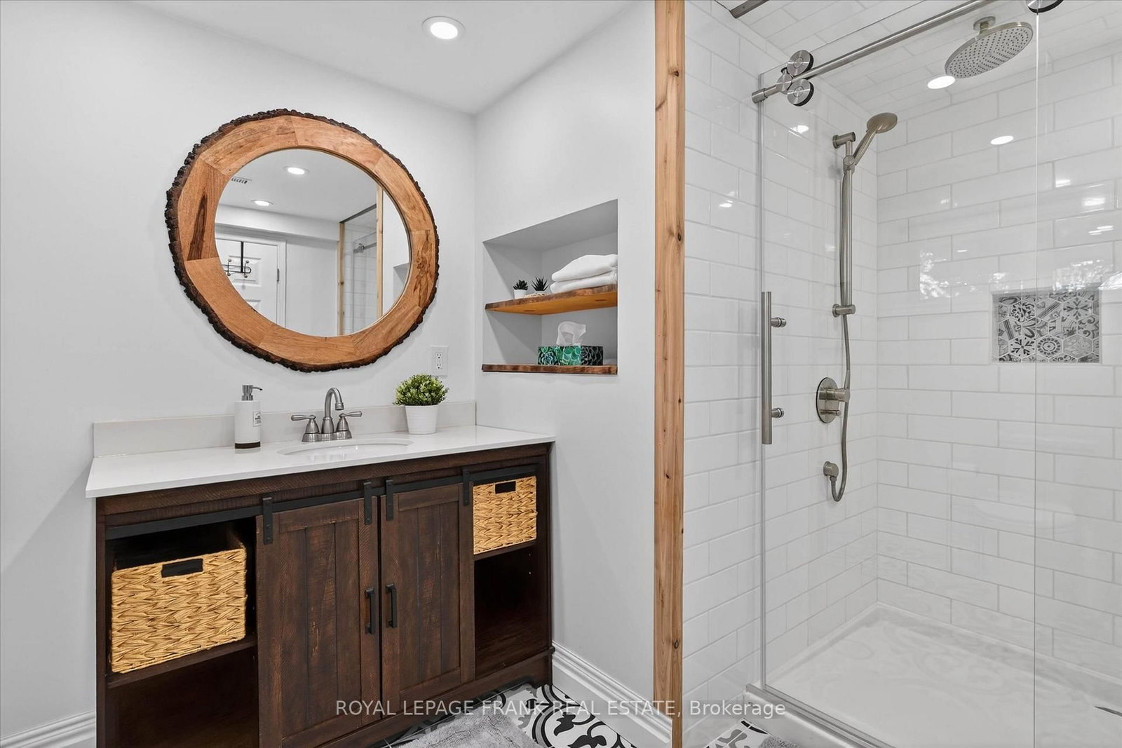 Detached House for sale at 452 Gordon Avenue, Peterborough, Ontario, K9J 6G5 - Town Ward 3 - MLS: X13019524