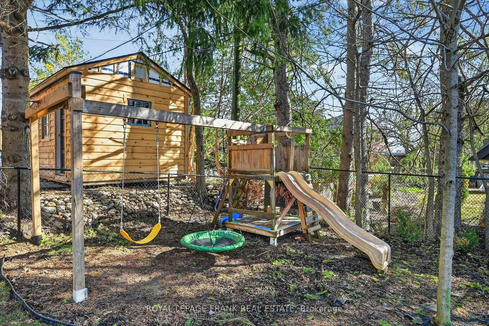 Detached House for sale at 452 Gordon Avenue, Peterborough, Ontario, K9J 6G5 - Town Ward 3 - MLS: X13019524