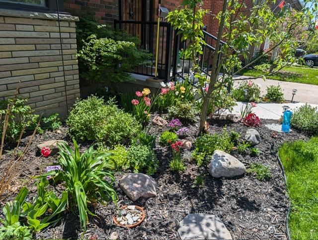 Detached House for sale at 452 Gordon Avenue, Peterborough, Ontario, K9J 6G5 - Town Ward 3 - MLS: X13019524