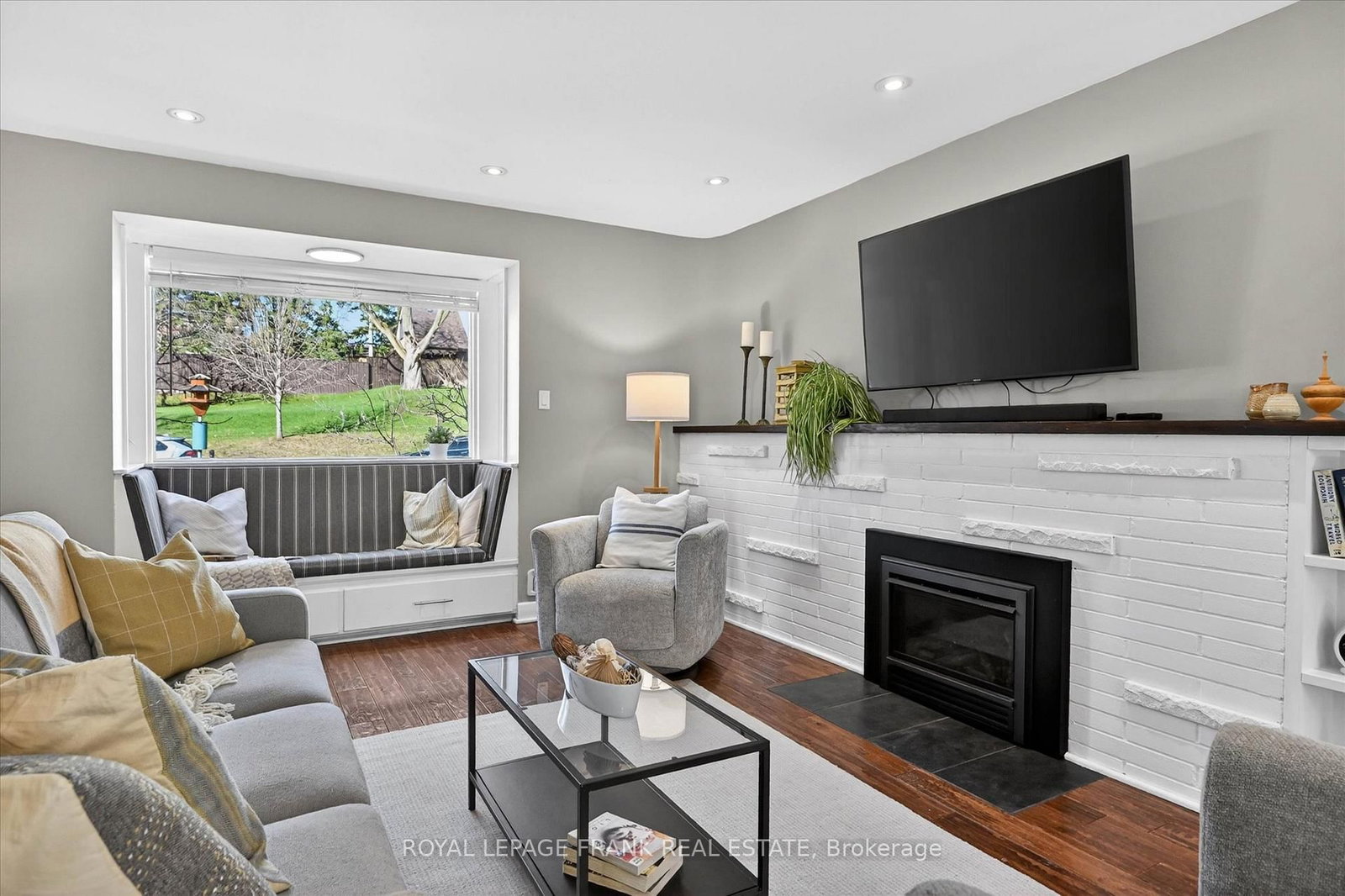 Detached House for sale at 452 Gordon Avenue, Peterborough, Ontario, K9J 6G5 - Town Ward 3 - MLS: X13019524