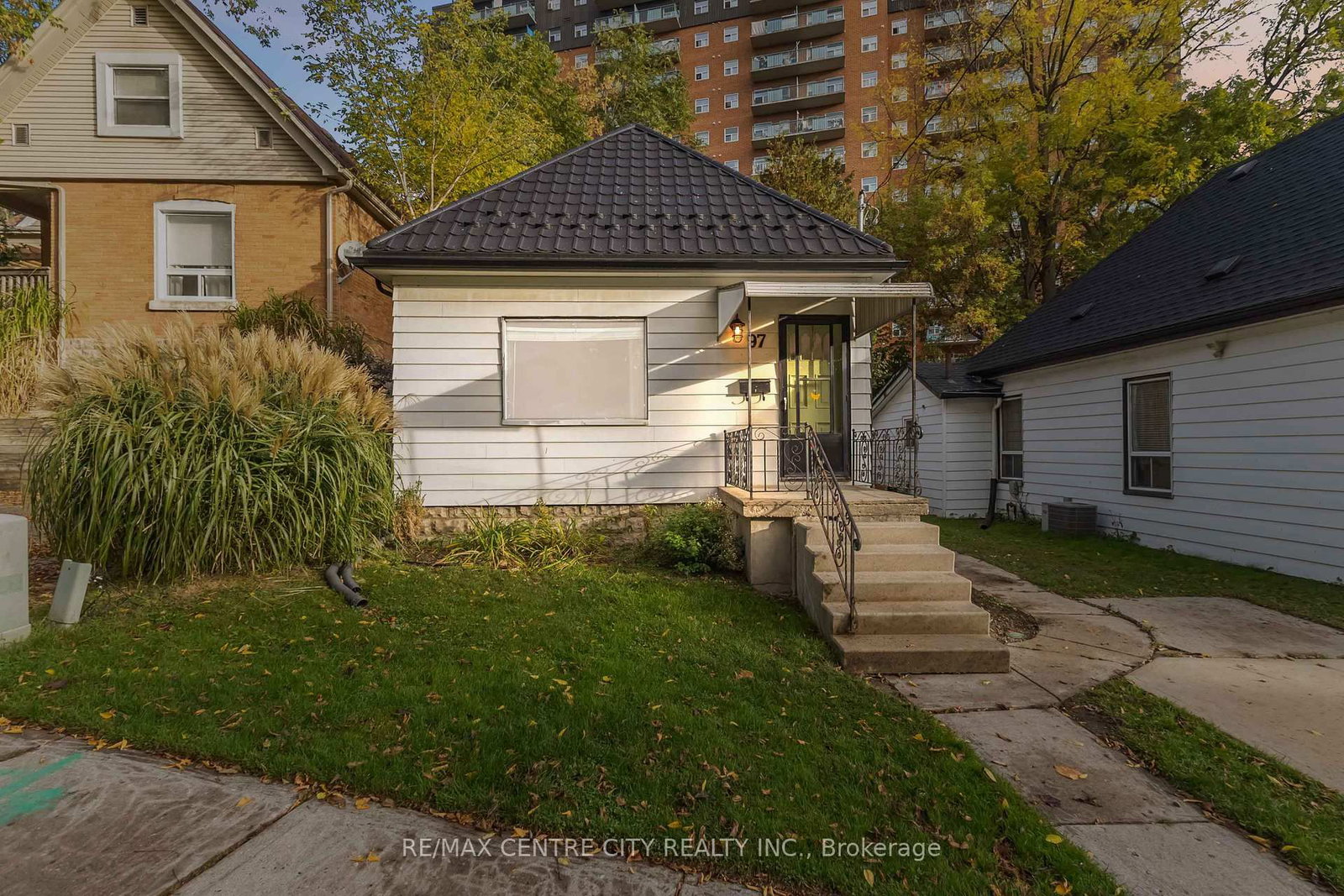 Listing Image 6