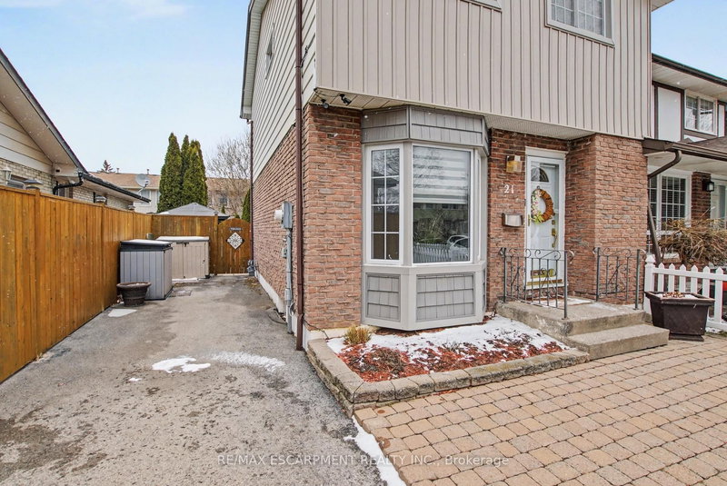 21 Greystone Cres, St. Catharines, L2N 6P1 | Image 3