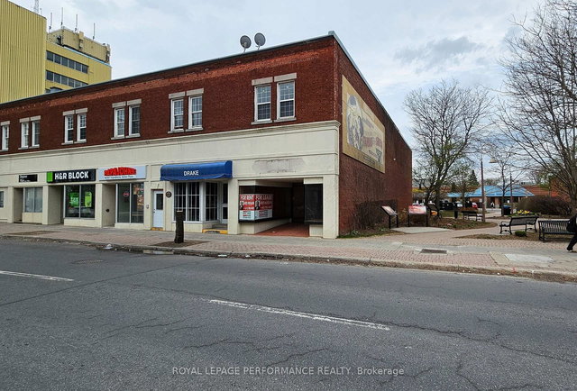 4 - 214 Pitt Street W