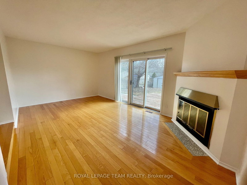 128 PINETRAIL Cres, Ottawa, K2G 5A1 | Image 3