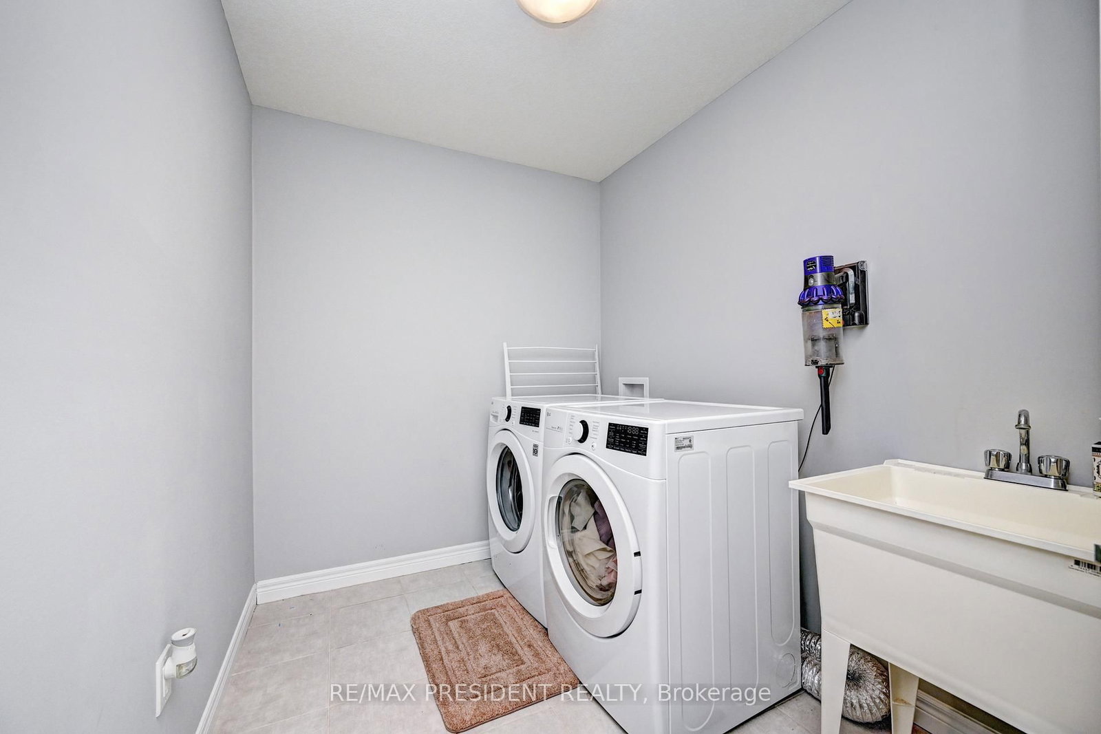 552 Florencedale Crescent - Photo 12