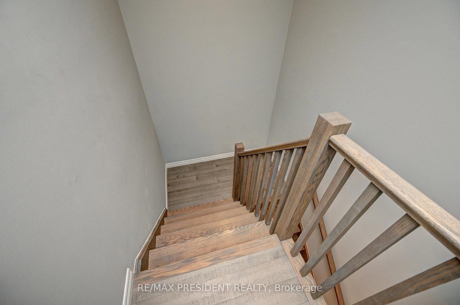 552 Florencedale Crescent - Photo 13
