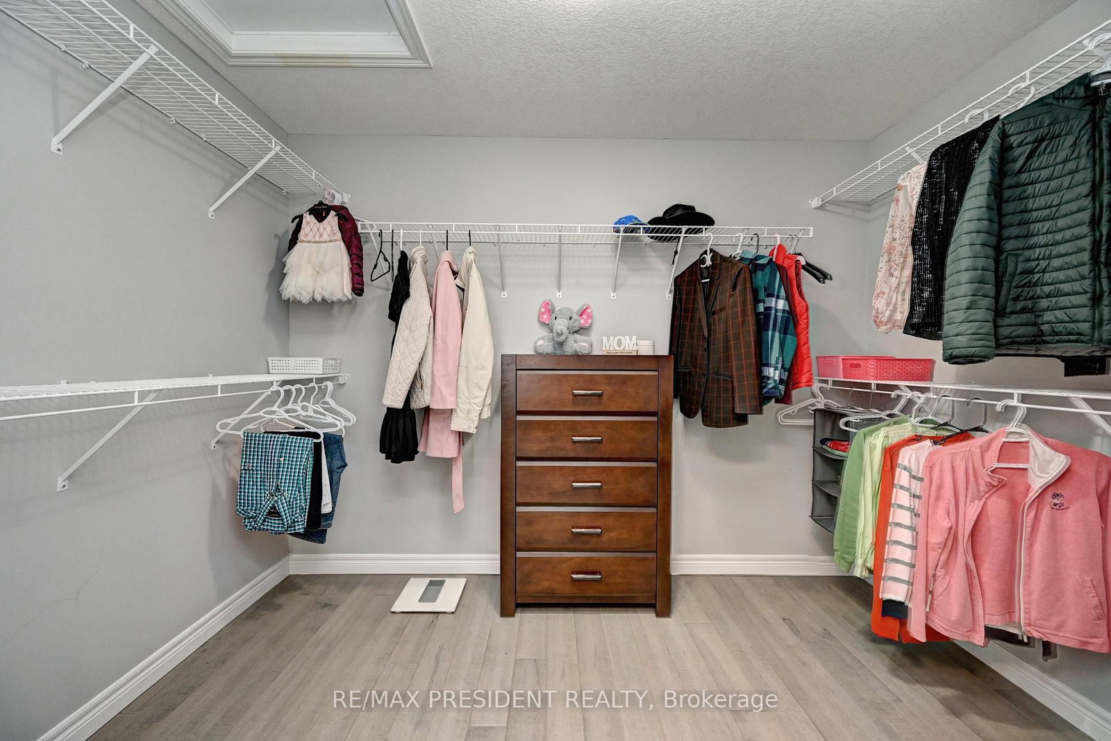 552 Florencedale Crescent - Photo 24