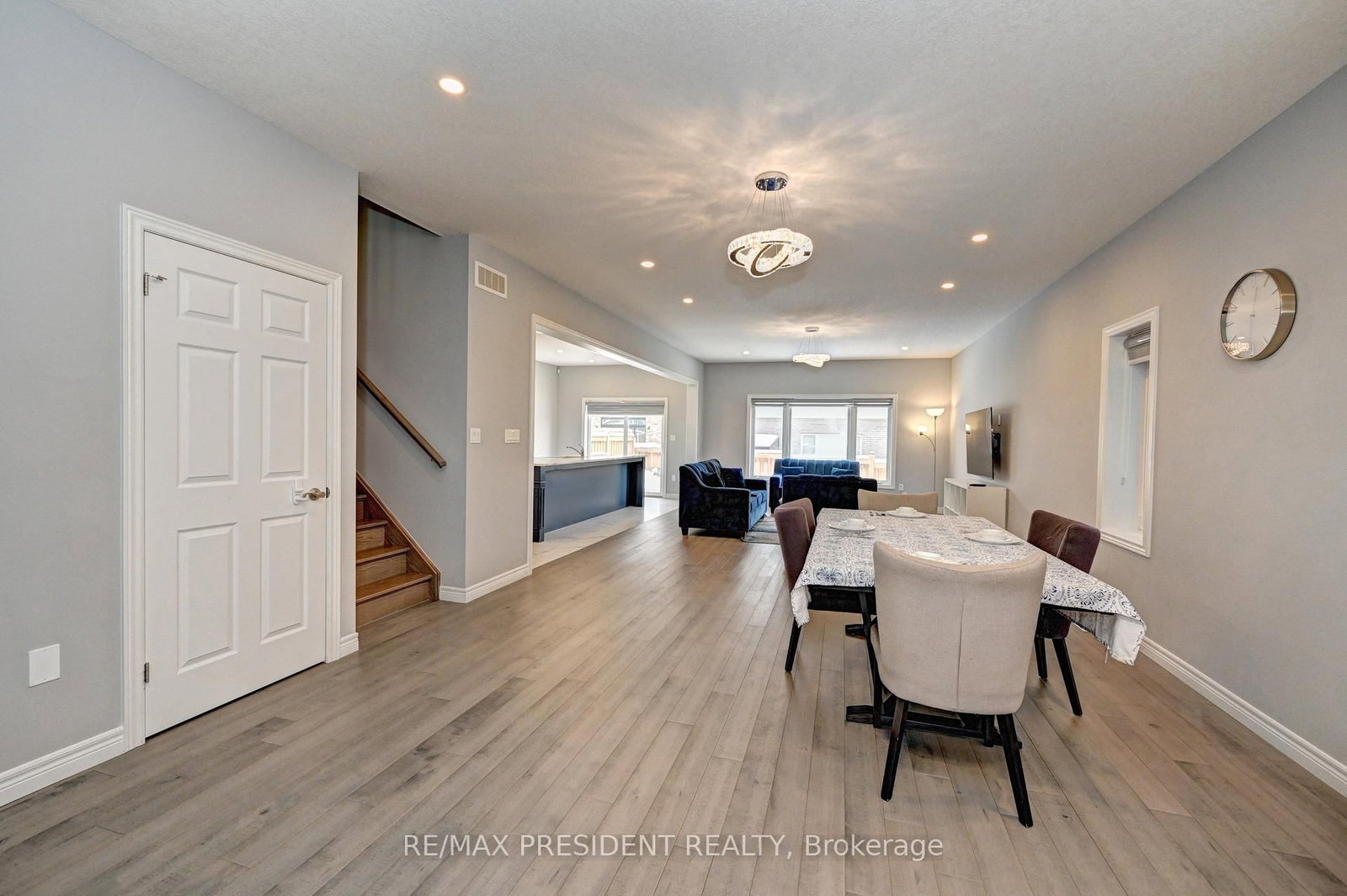 552 Florencedale Crescent - Photo 38