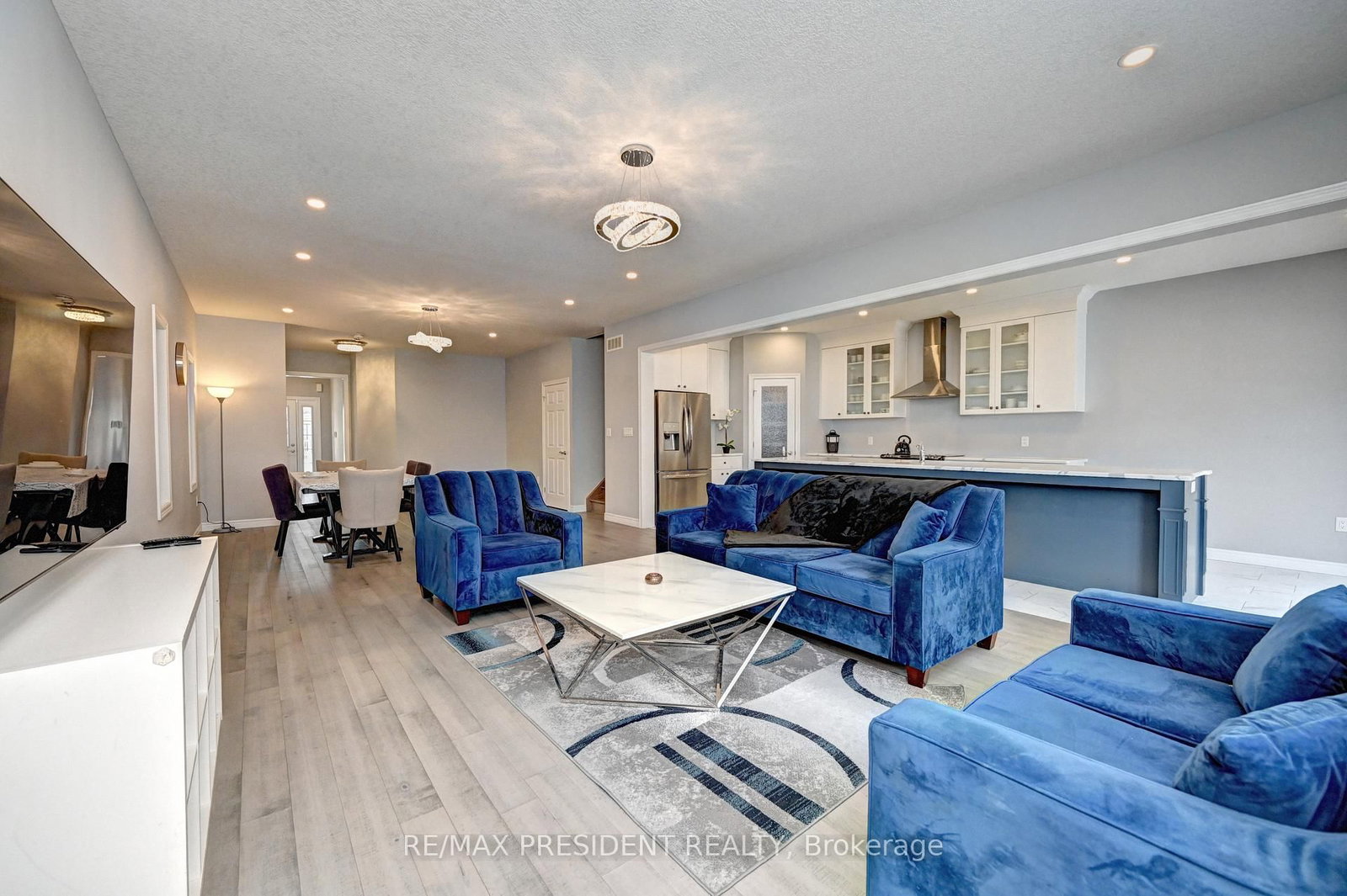 552 Florencedale Crescent - Photo 4