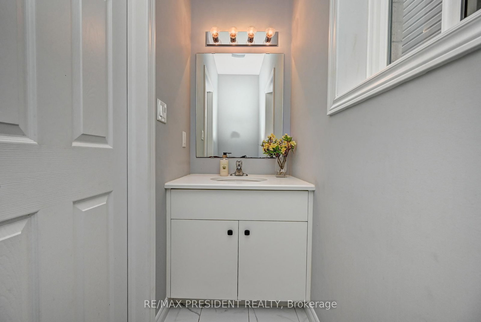 552 Florencedale Crescent - Photo 5