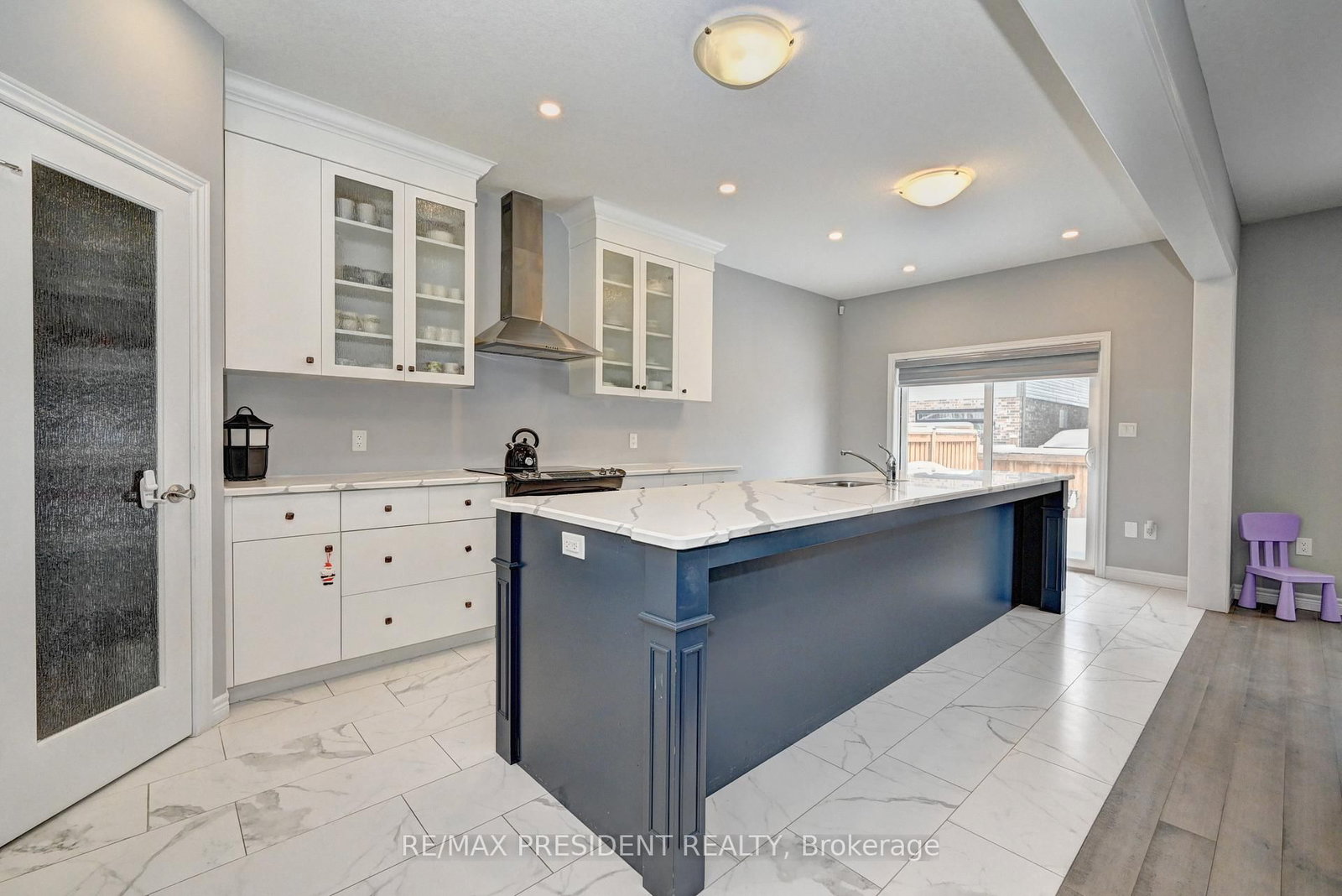 552 Florencedale Crescent - Photo 7