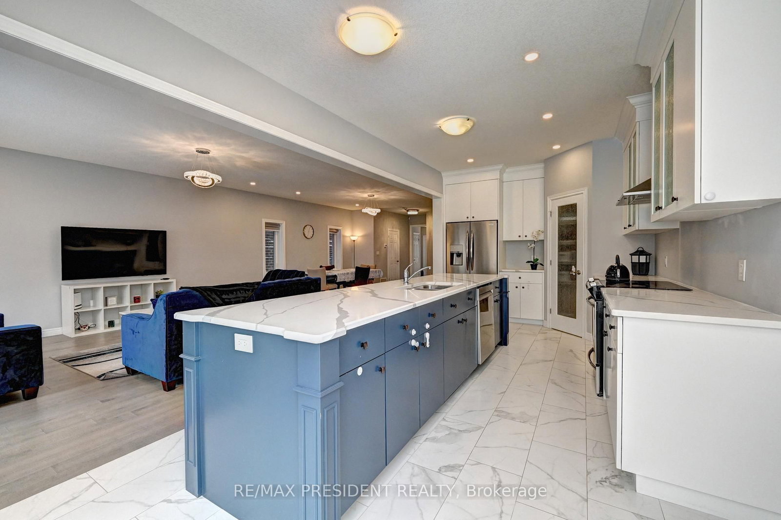 552 Florencedale Crescent - Photo 8