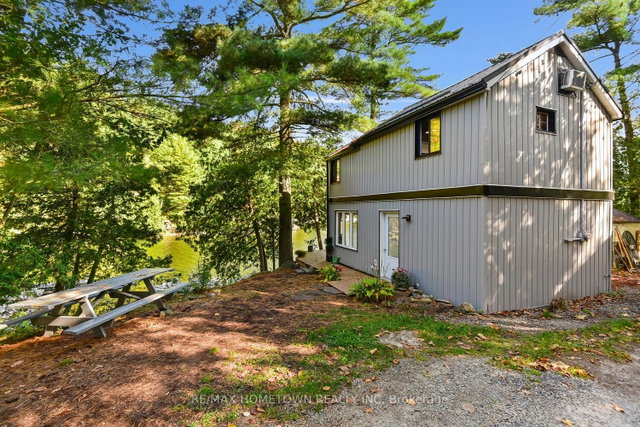 961 Narrows Lane