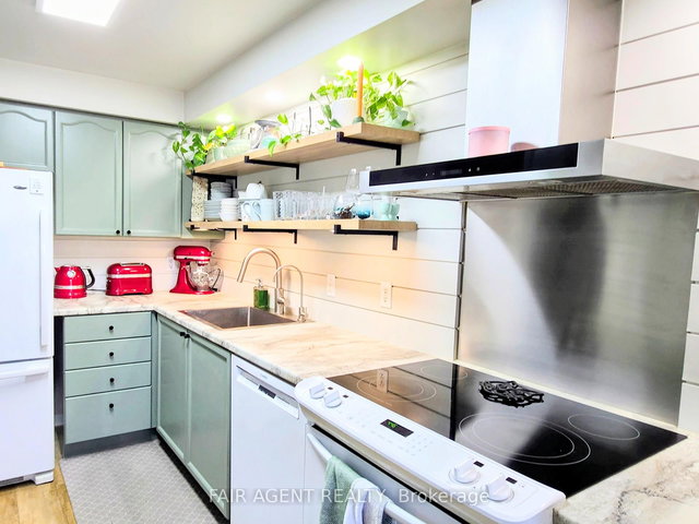 25 - 20 Huron Street N