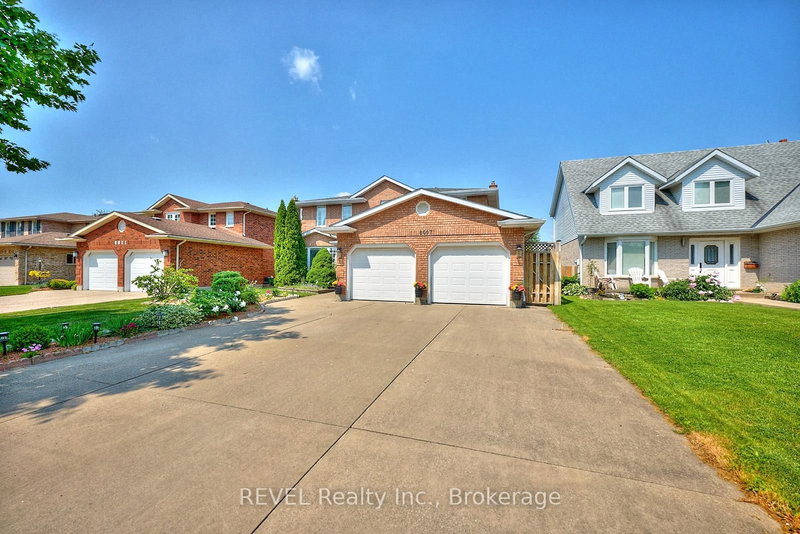 8007 Oakridge Dr, Niagara Falls, L2H 2W1 | Image 3