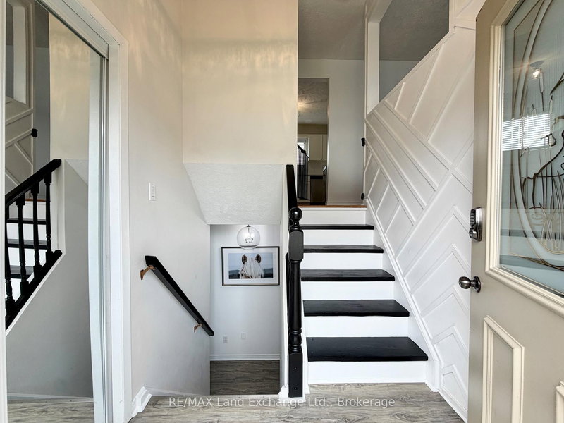 375 LANSDOWNE St, Saugeen Shores, N0H 2L0 | Image 2