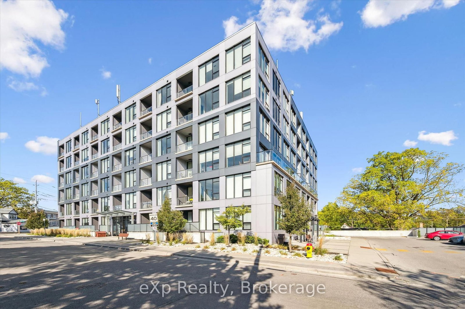 690 King Street W, Unit 202