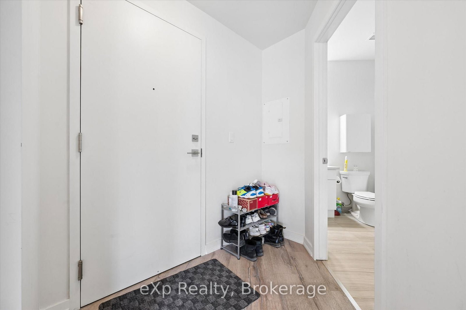 690 King Street W, Unit 202 - Photo 11