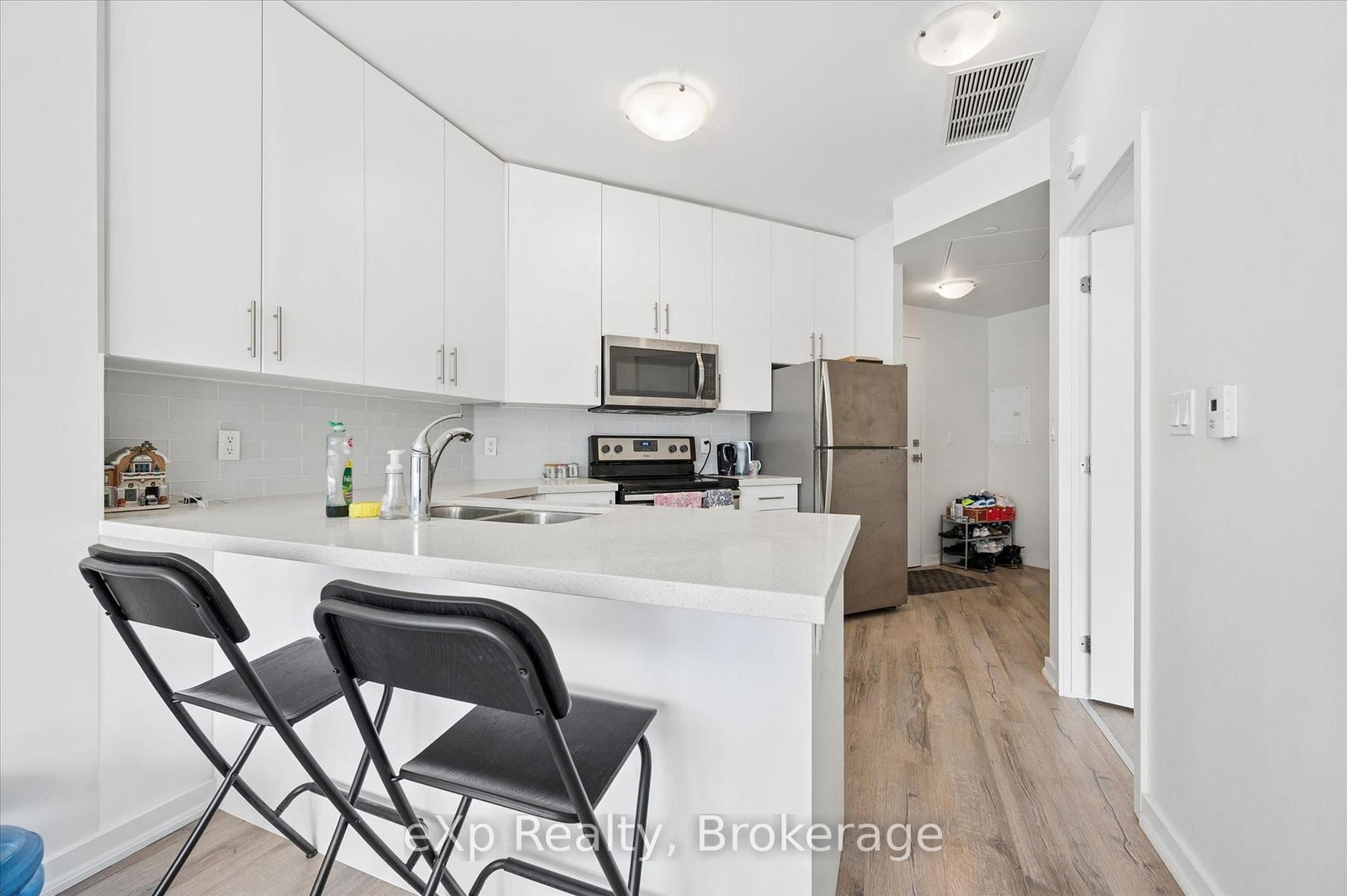 690 King Street W, Unit 202 - Photo 16