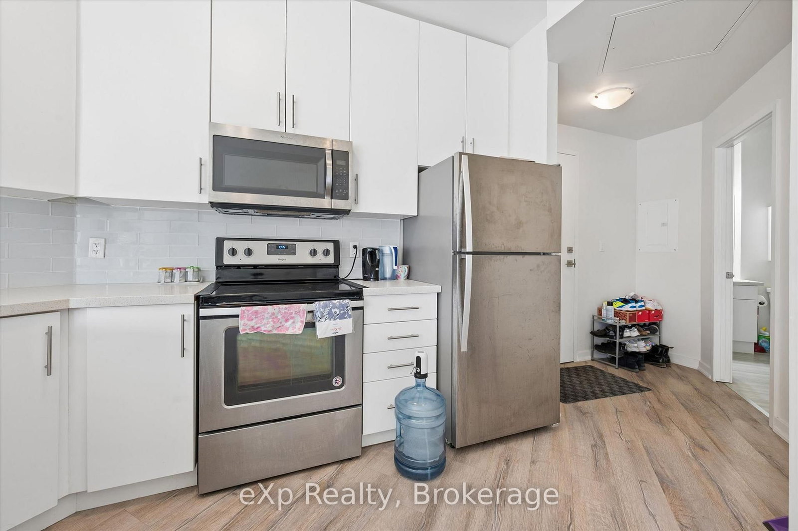 690 King Street W, Unit 202 - Photo 17