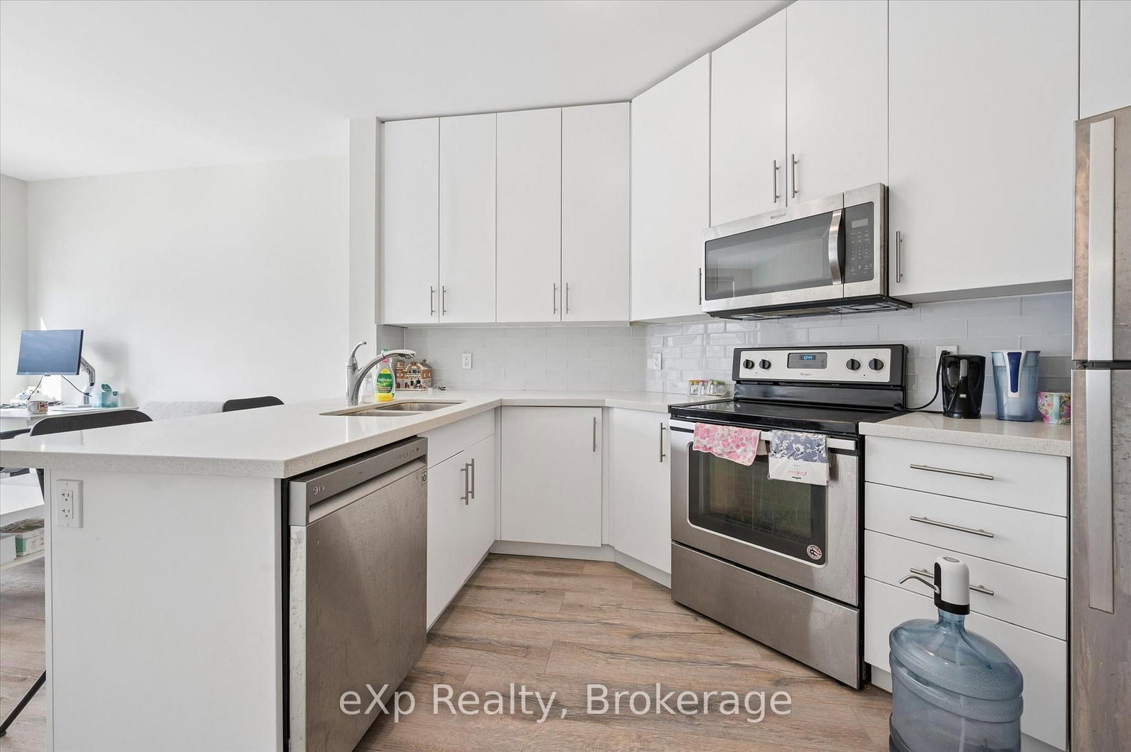 690 King Street W, Unit 202 - Photo 18