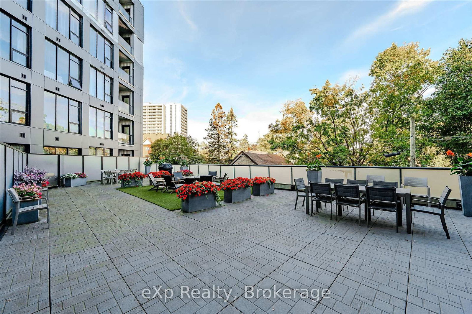 690 King Street W, Unit 202 - Photo 26