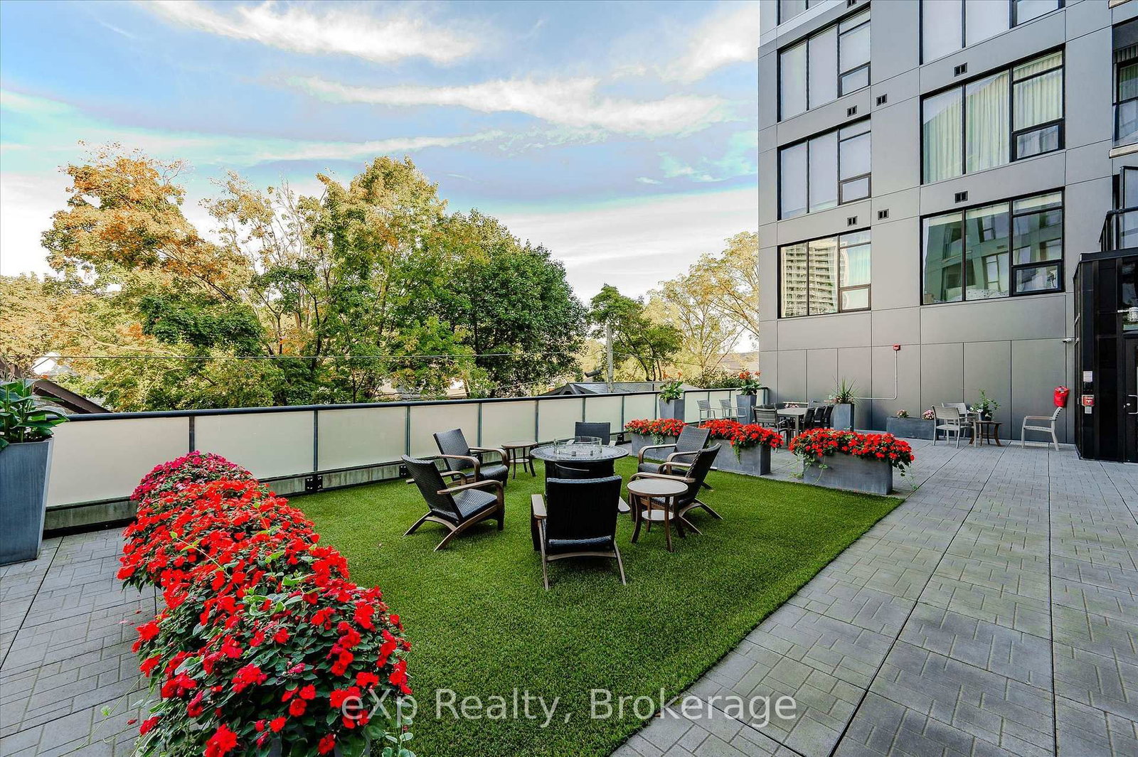 690 King Street W, Unit 202 - Photo 28