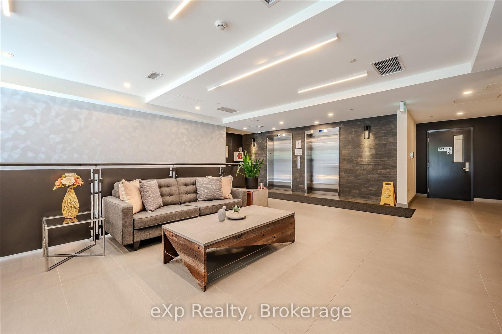 690 King Street W, Unit 202 - Photo 8