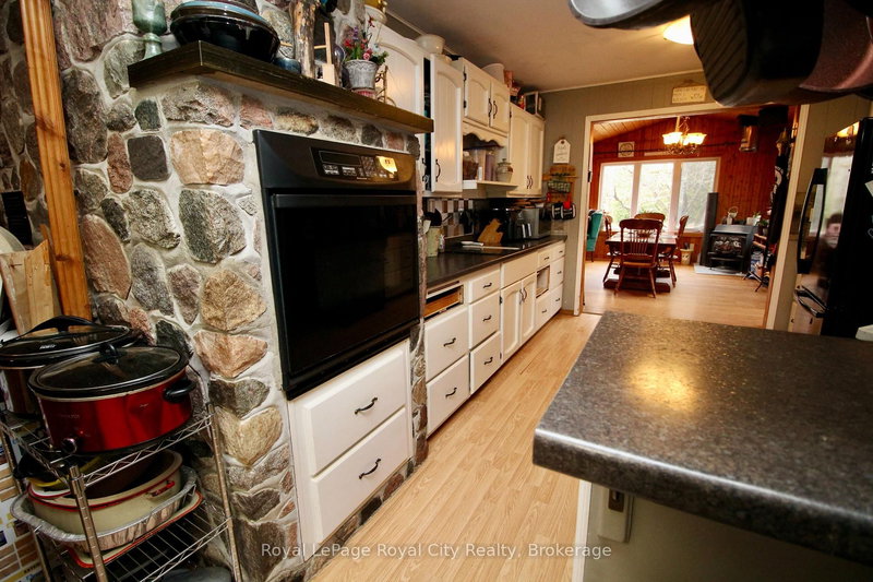 192 McArthur Rd, Northern Bruce Peninsula, N0H 2R0 | Image 2