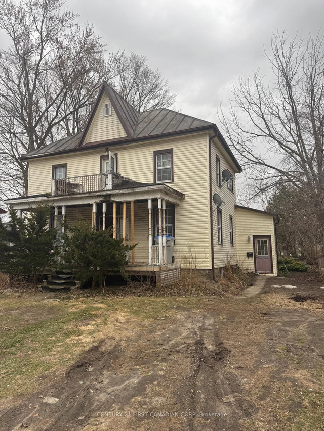 106 and 108 Centre Street W