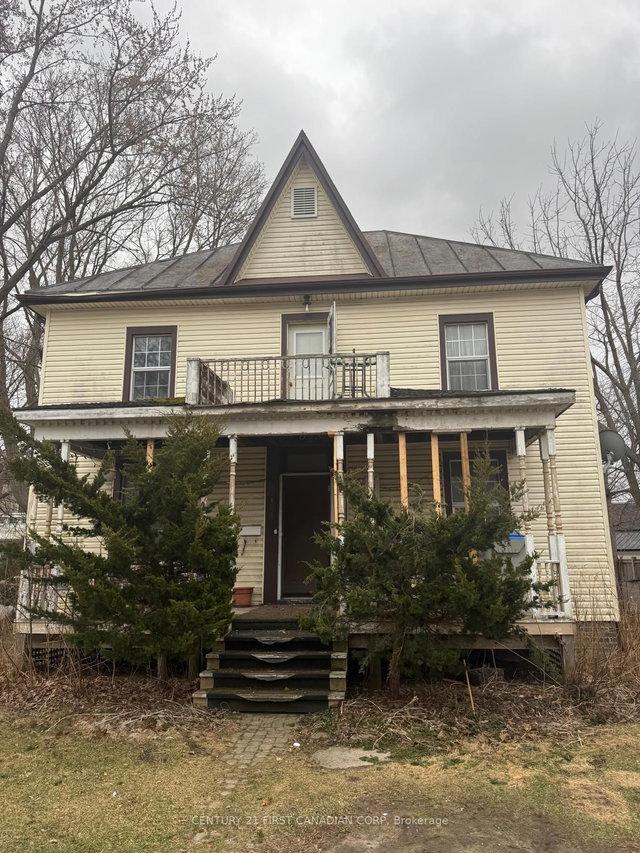 106 and 108 Centre Street W