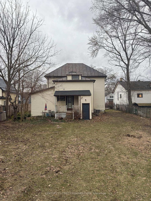 106 and 108 Centre Street W