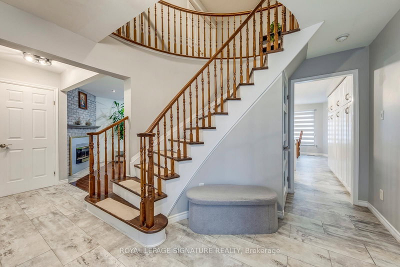 54 Randolf Crt, Hamilton, L8W 2Z8 | Image 3