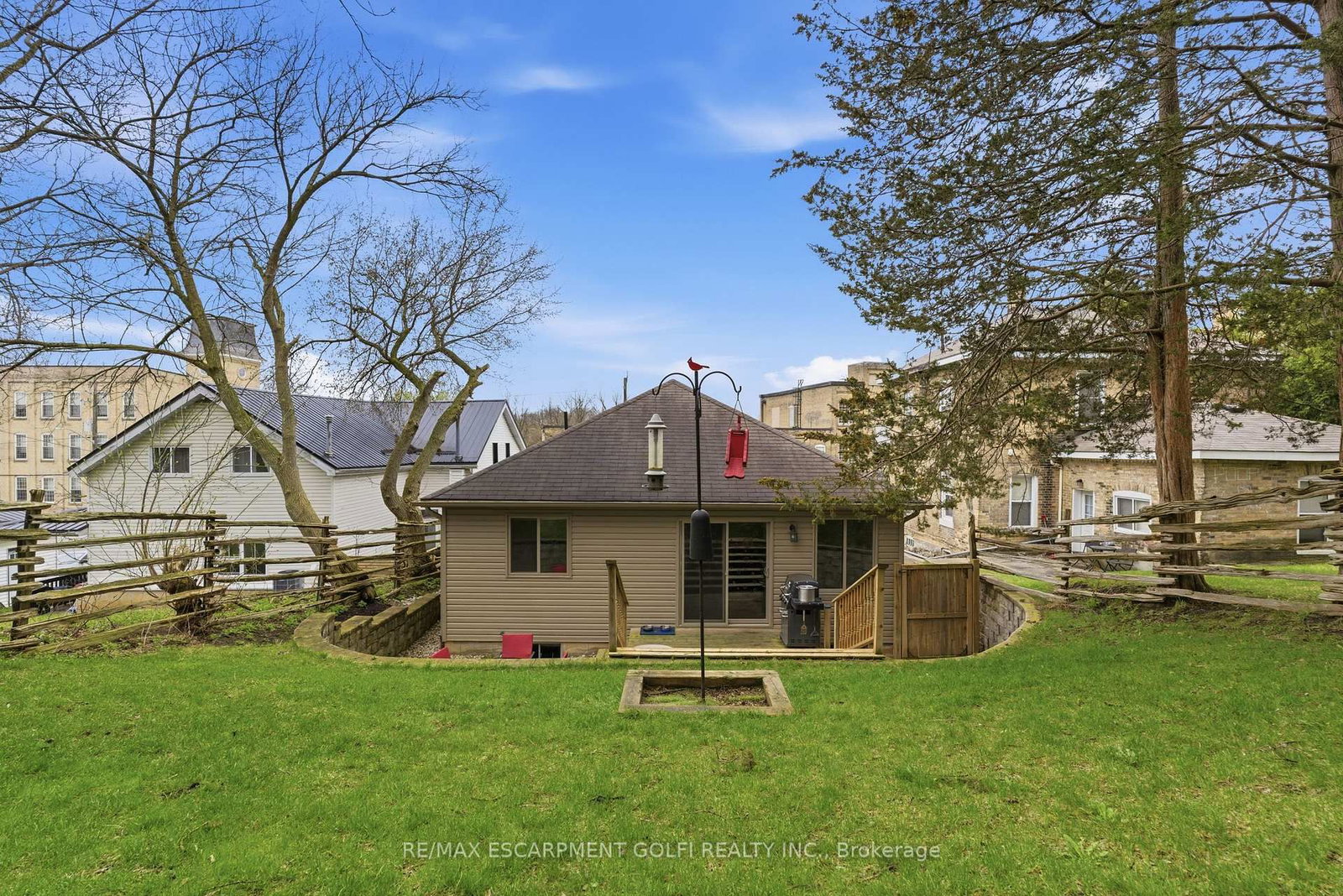 Detached House for sale at 95 West River Street, Brant, Ontario, N3L 2V4 - Paris - MLS: X13020758