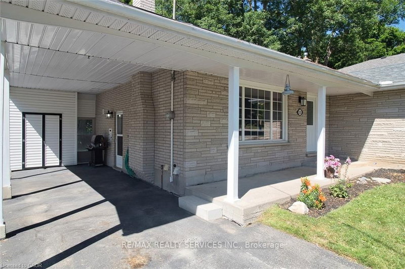 115 Uplands Dr, Kitchener, N2M 4X3 | Image 2