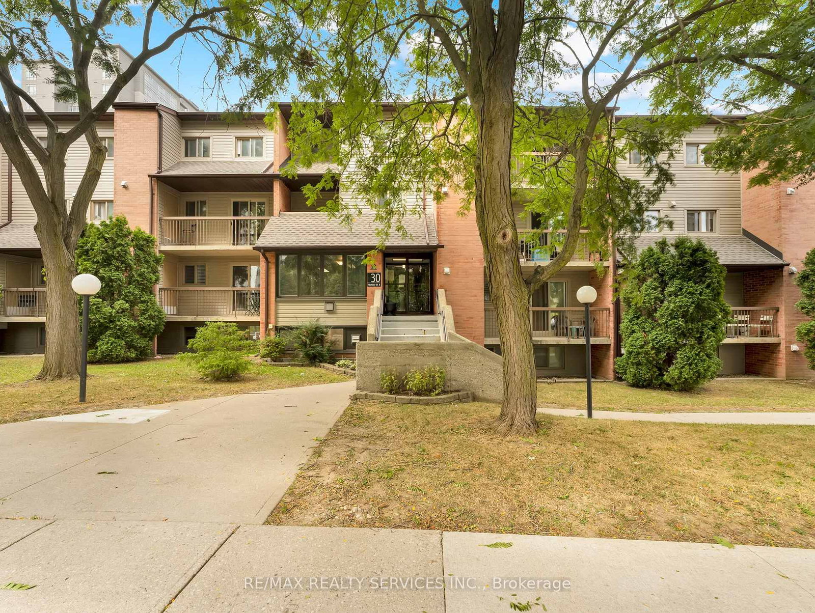 30 Hickory Street E, Unit 103